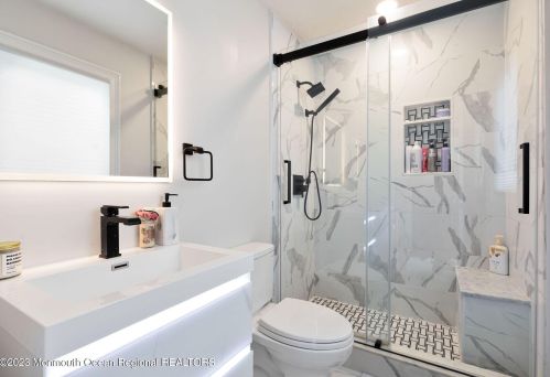 6 Stevens Pl, Hazlet NJ  07730-1205 exterior