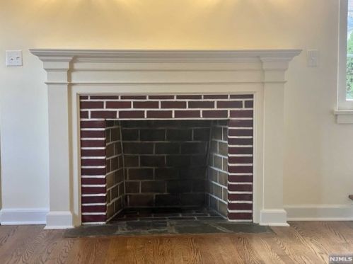 70 Liberty Pl, Palisades Park NJ  07650-1321 exterior