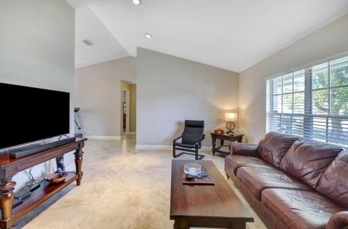 8648 Black Mesa Dr, Orlando FL 32829-8760 exterior