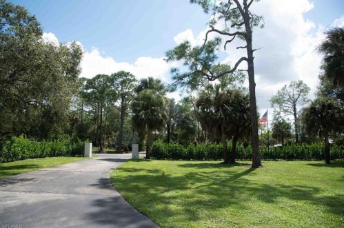 5975 Grn Blvd, Naples FL 34116-4827 exterior