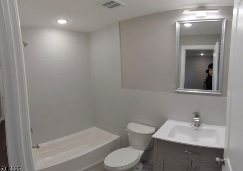 225 9 St, Newark NJ 07107-1907 exterior