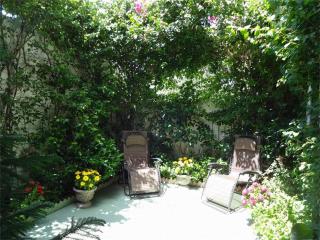 5911 Woodway Place Ct, Houston TX  77057-2045 exterior