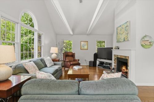 67 Ritch Dr, Ridgefield CT 06877-2815 exterior