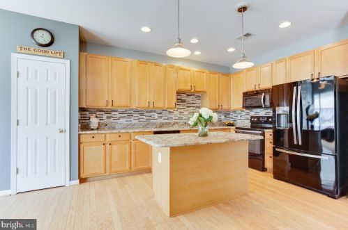 3512 Dental Ct, Edgewater MD 21037-2684 exterior