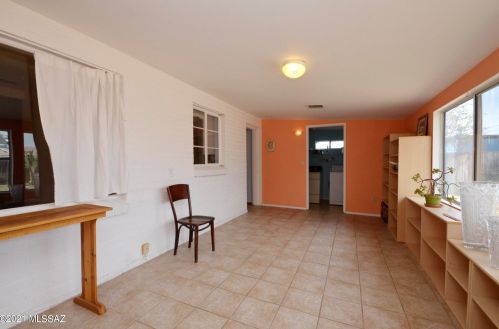 5037 2 St, Tucson AZ 85711-1104 exterior