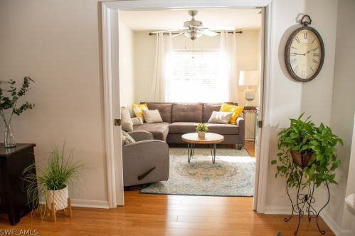 321 Robin Hood Cir, Naples FL 34104-5421 exterior