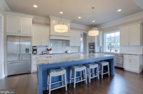 453 Delp Rd, Lancaster PA 17601-2915 exterior