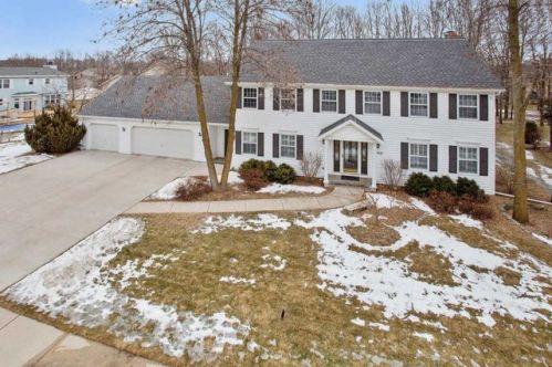 3608 Barkwood Ln, Manitowoc, WI 54220-1654