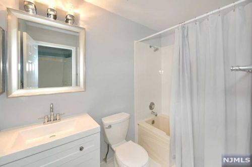 1037 Cambridge Ct, Mahwah NJ 07430-3249 exterior