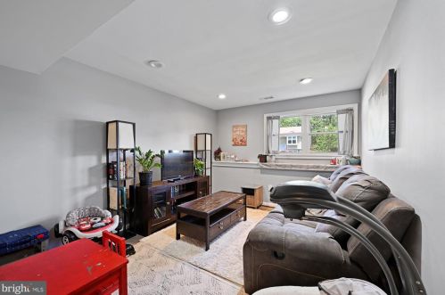 315 Alexis Dr, Glen Burnie MD 21061-6172 exterior