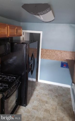 7926 Gilbert St, Philadelphia PA 19150-2506 exterior