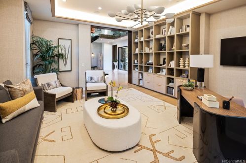 213 Kaalawai Pl, Honolulu HI 96816-4435 exterior