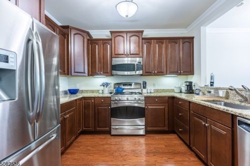 8201 Polk Dr, Wharton NJ 07885-4202 exterior