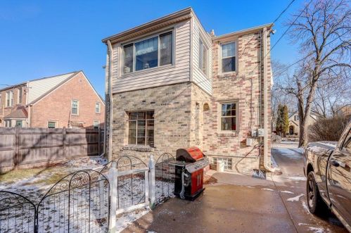 4237 Burrell St, Milwaukee WI  53207-5003 exterior