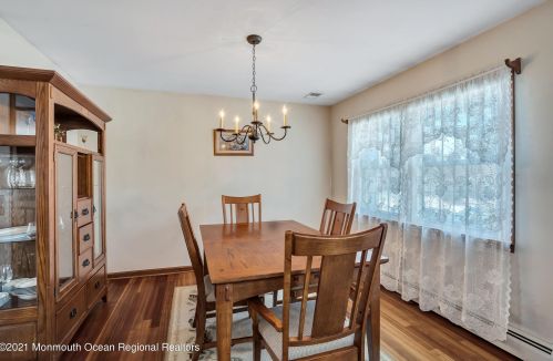 130 Floyd St, Edison NJ 08820-2101 exterior