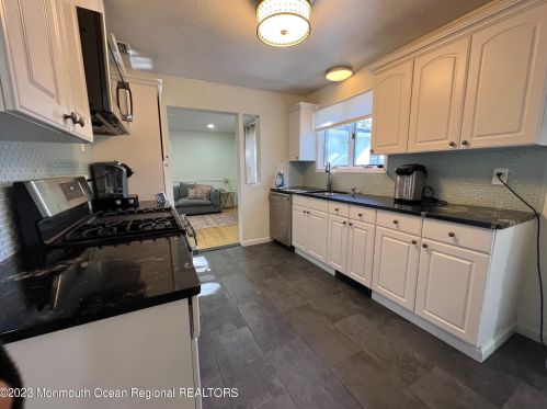 120 Beechwood Ave, West Long Branch NJ 07764-1801 exterior