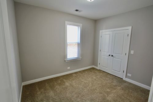 937 Long Ave, Chicago IL 60641-1348 exterior