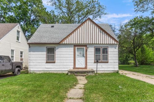 26130 Currier St, Dearborn Heights MI  48125-1416 exterior