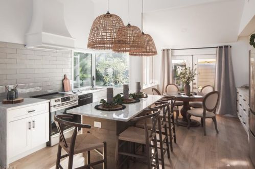 651 Bridgeway Ln, Naples FL exterior