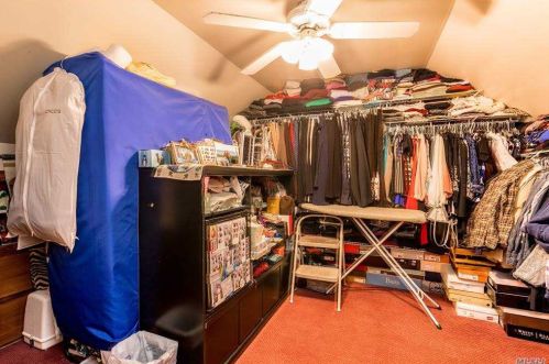 47 Carl St, Valley Stream NY 11580-4035 exterior