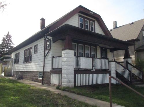 3905 11th St, Milwaukee, WI 53206-3059