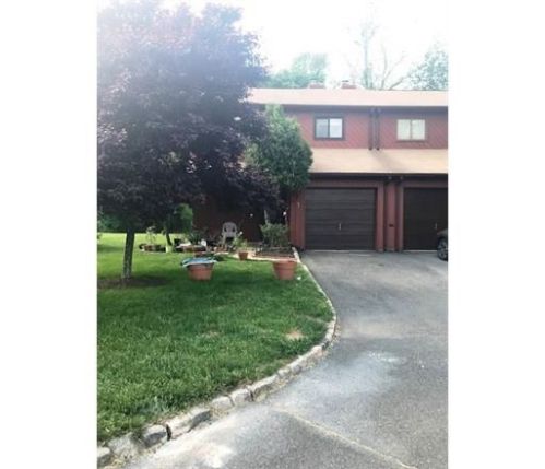 1 Sunflower Ct, Edison, NJ 08820-4313