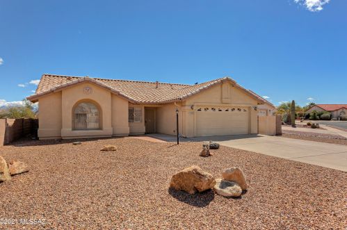 2422 Avenida Esclava, Green Valley, AZ 85614-4926