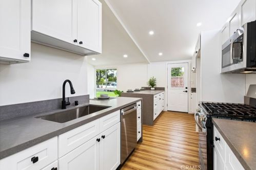 518 Orangethorpe Ave, Fullerton CA  92832-2803 exterior