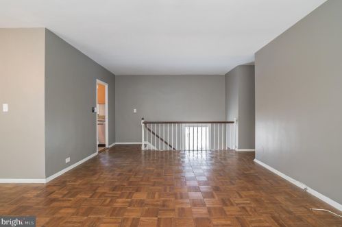 1304 Martha Custis Dr, Alexandria VA  22302-2025 exterior