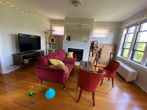 627 Roscoe St, Chicago IL  60657-3188 exterior