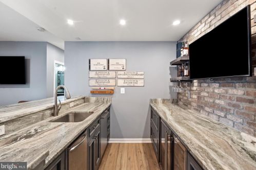 23073 Creighton Farms Dr, Leesburg VA 20175-6491 exterior