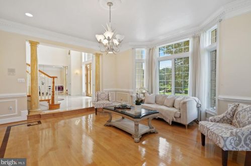 12705 Greenbriar Rd, Rockville MD 20854-6324 exterior