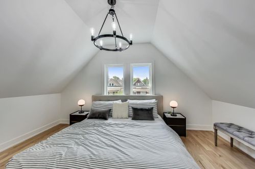 2830 Barry Ave, Chicago IL  60618-7016 exterior