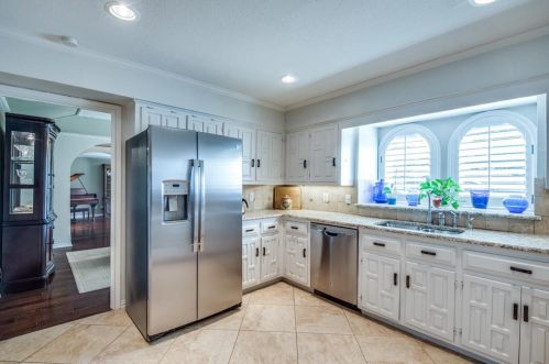 10727 Cox Ln, Dallas TX 75229-5211 exterior