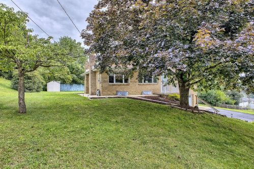 54 Observatory St, Manor PA 15665-9748 exterior