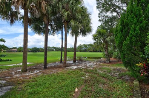 9800 Nuova Way, Fort Pierce FL 34986-2825 exterior