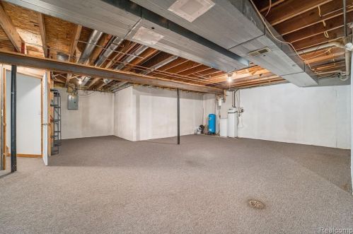 4082 Pinestead Dr, Walled Lake MI 48390-1344 exterior