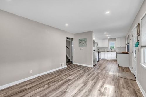 37 Cindy Cir, Milford CT 06460-6644 exterior