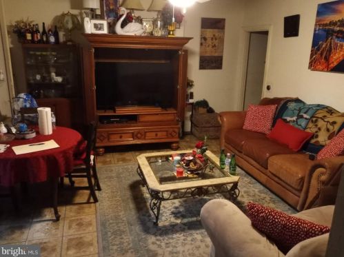 449 Ctr St, Trenton NJ 08611-3323 exterior