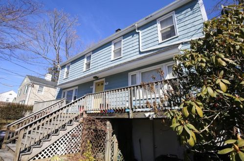 76 Kay Blvd, Middletown RI 02840-2318 exterior