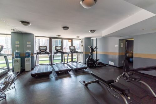 33 Delaware Pl, Chicago IL  60610-8115 exterior