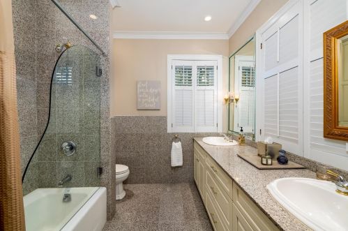 28 Huntleigh Wood, Saint Louis MO 63131-4814 exterior