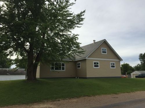 601 Maple St, Summit, SD 57266-2121