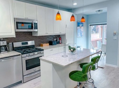 2743 Greenview Ave, Chicago IL 60657-4007 exterior