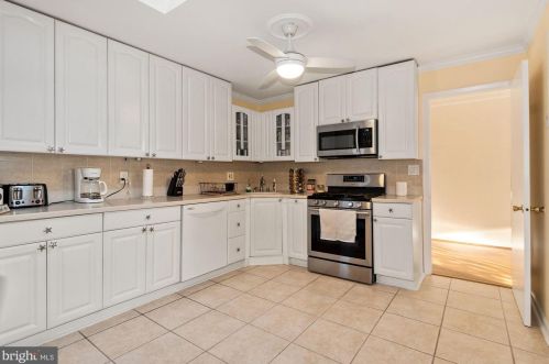 11837 Enid Dr, Rockville MD 20854-3454 exterior