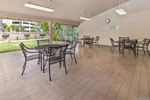 1090 Ala Napunani St, Honolulu HI 96818-1788 exterior