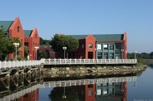 11 Dover Rd, Westport CT 06880-2627 exterior