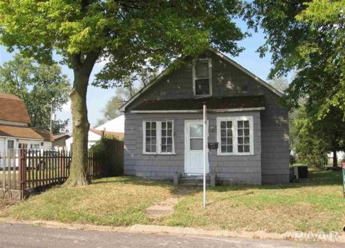 223 Koch St, Pekin, IL 61554-5522