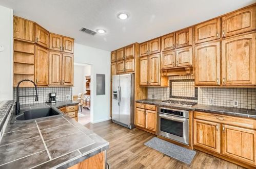 8514 Frst Hts Ln, Austin TX 78749-3500 exterior