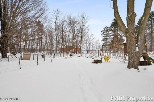 10049 Cressey Rd, Plainwell MI 49080-9044 exterior